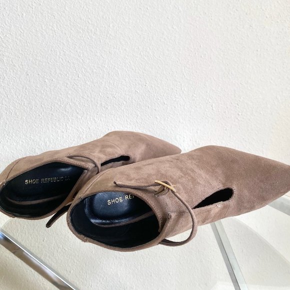 Stylish Bootie with Gold Buckle Detail | Taupe Color - Picture 4 of 5